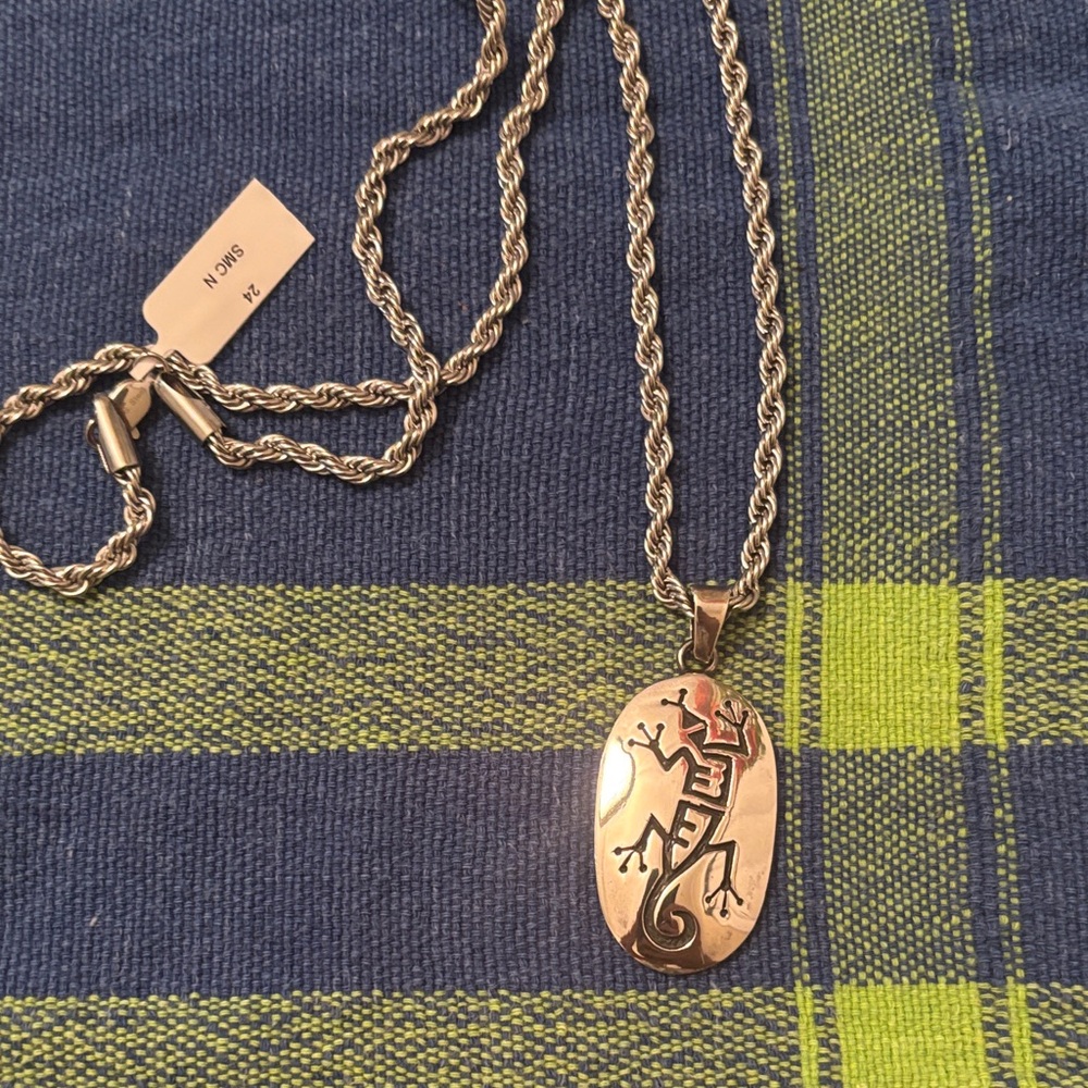 Silver 925 Pendant Necklace with Lizard Design